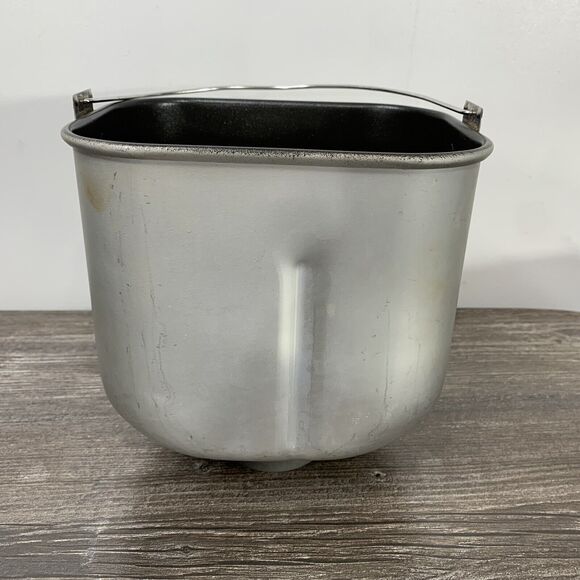 Sunbeam Bread Maker Model 5891 Pan & Paddle Only replacement parts - Picture 1 of 8